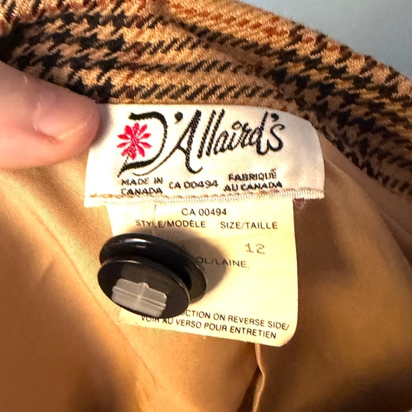 Vintage D’Allaird’s Pure Wool Prince of Wales plaid blazer made in Canada EUC - Picture 3 of 12